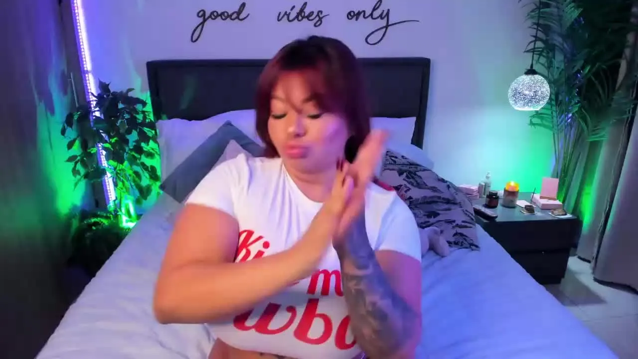 Offline MollyWhite1 on Streamray