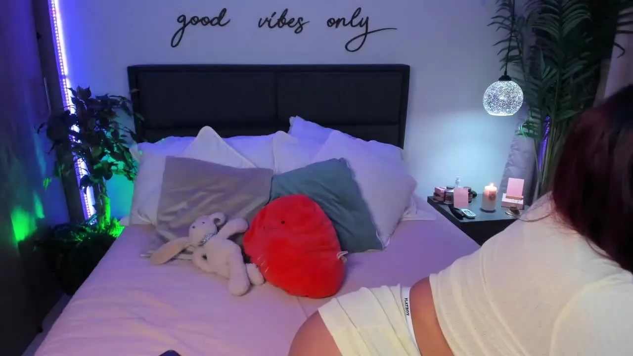 Offline MollyWhite1 on Streamray