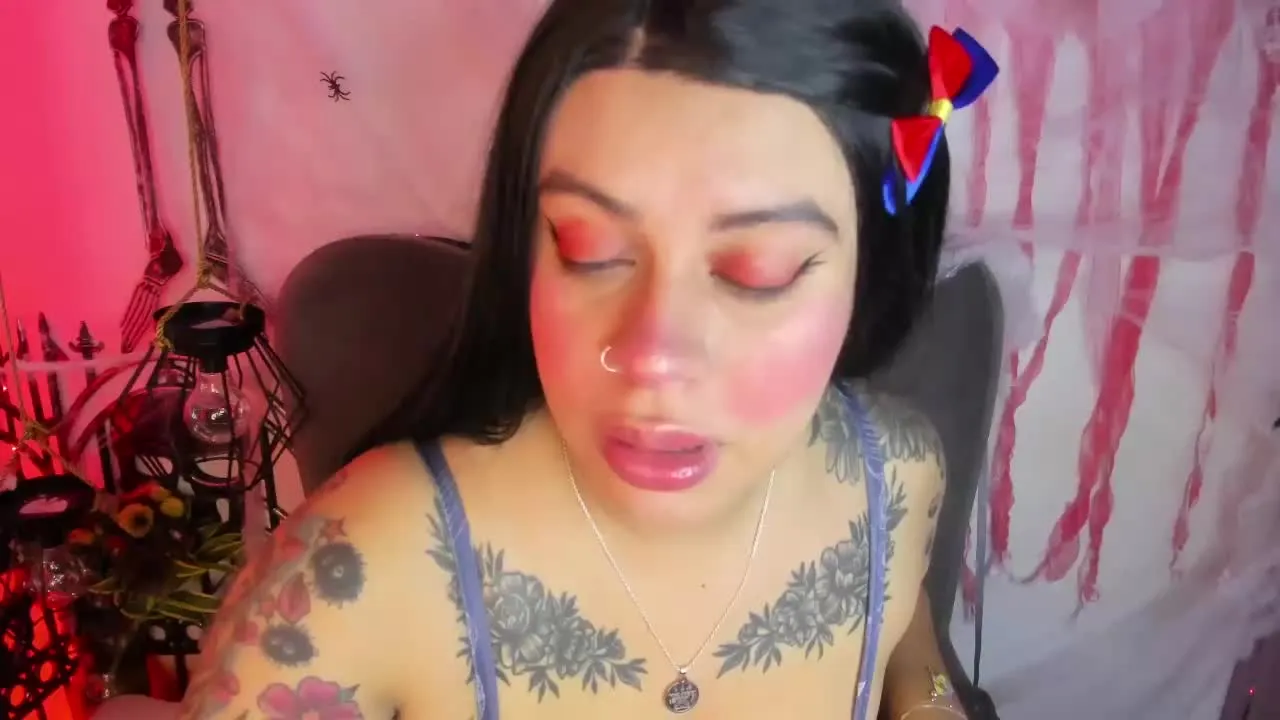 Offline NahiaraMoon on Streamray