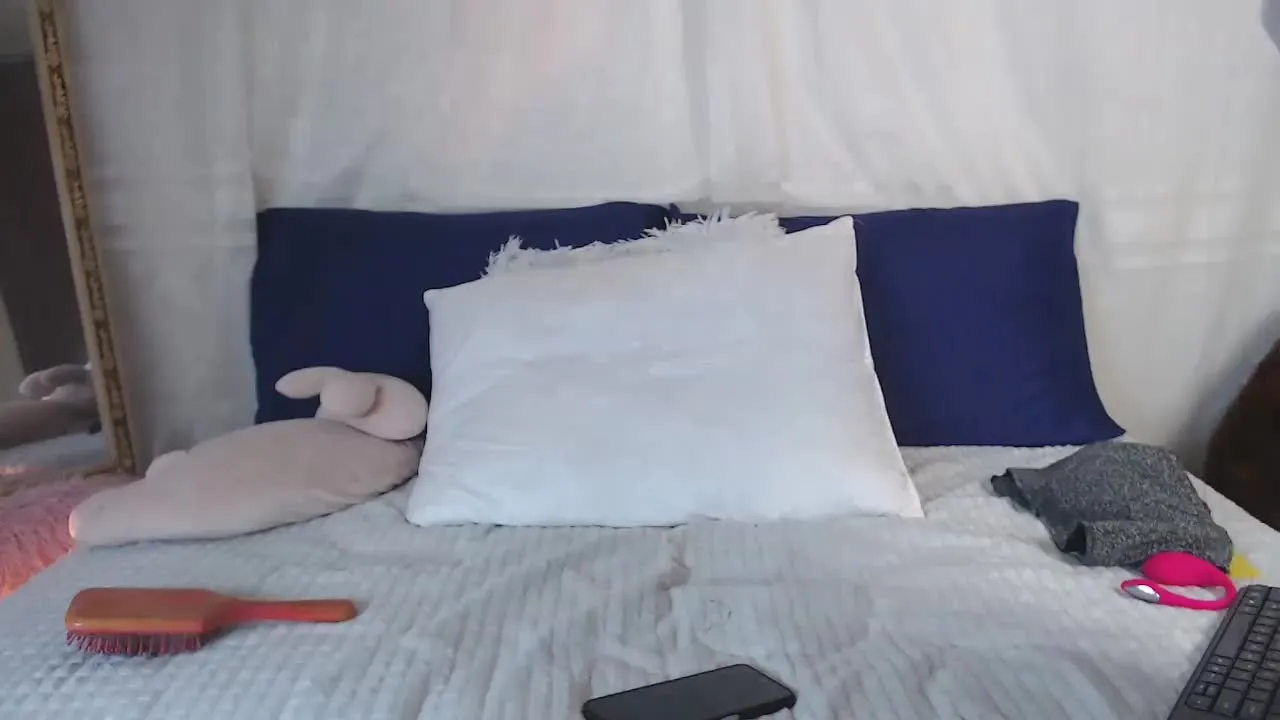 Offline NathalySweett on Streamray