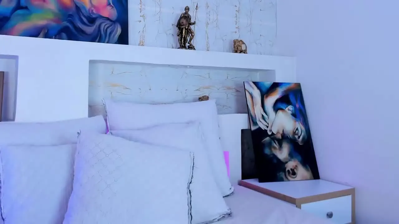 Offline NicoleDior on Streamray