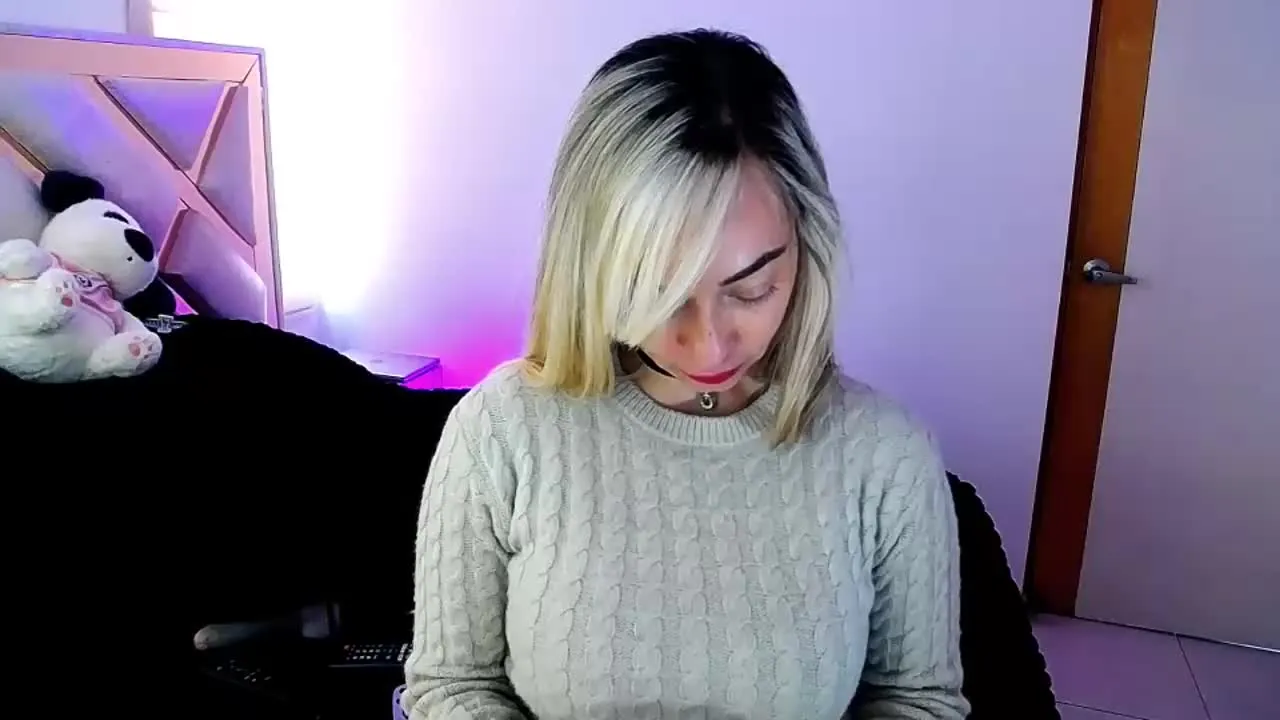 Offline Paola_Taylor on Streamray