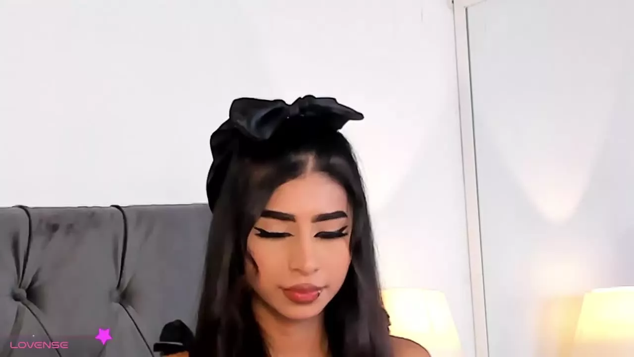 Offline ParisRosee on Streamray