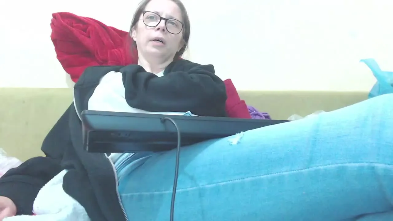 Offline RafaBBGirl on Streamray