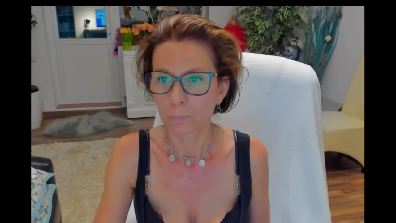 Offline SalomeJade on Streamray