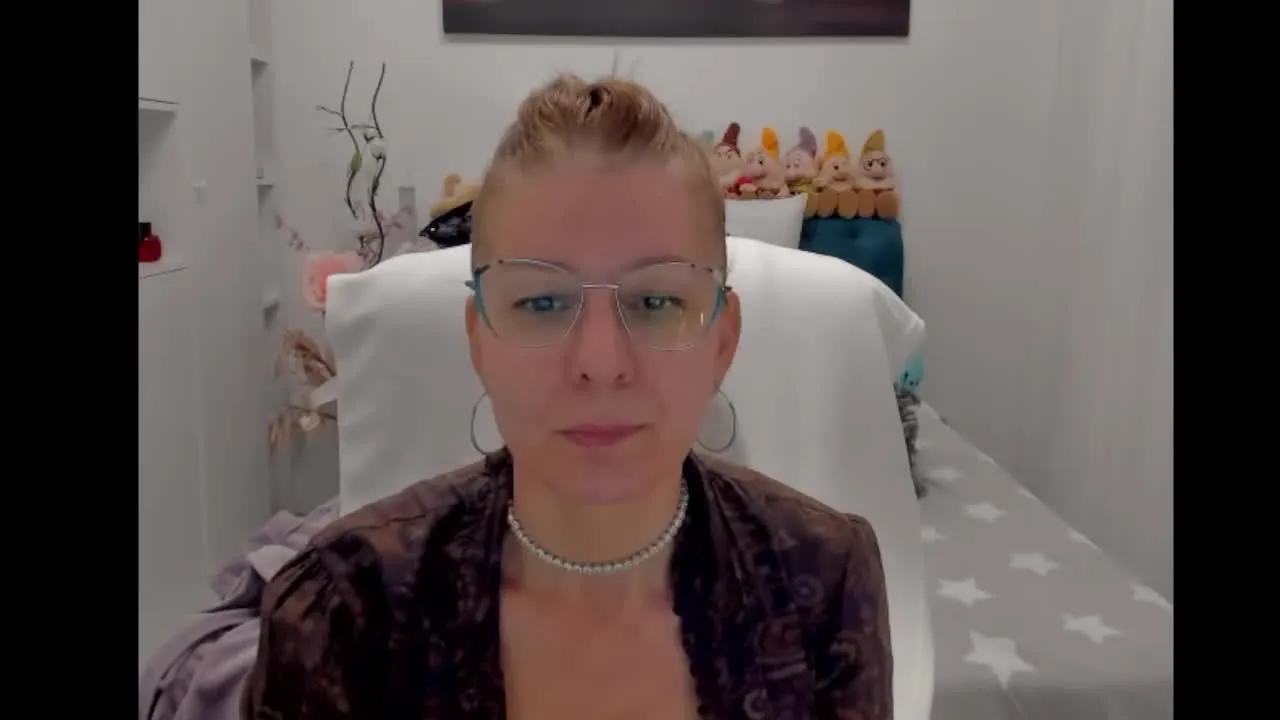 Offline SalomeJade on Streamray