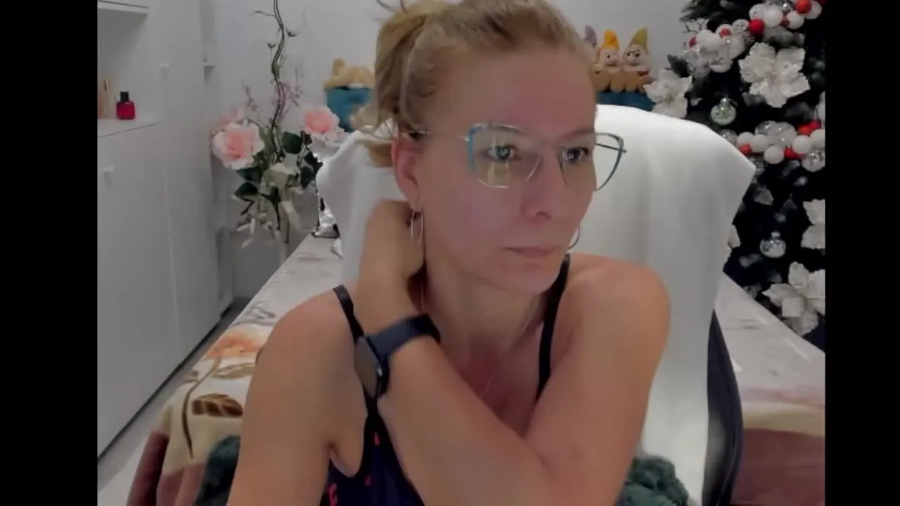 Offline SalomeJade on Streamray