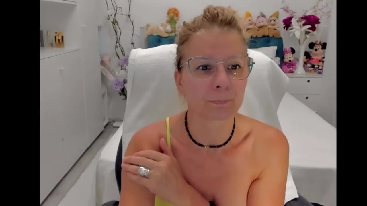 Offline SalomeJade on Streamray