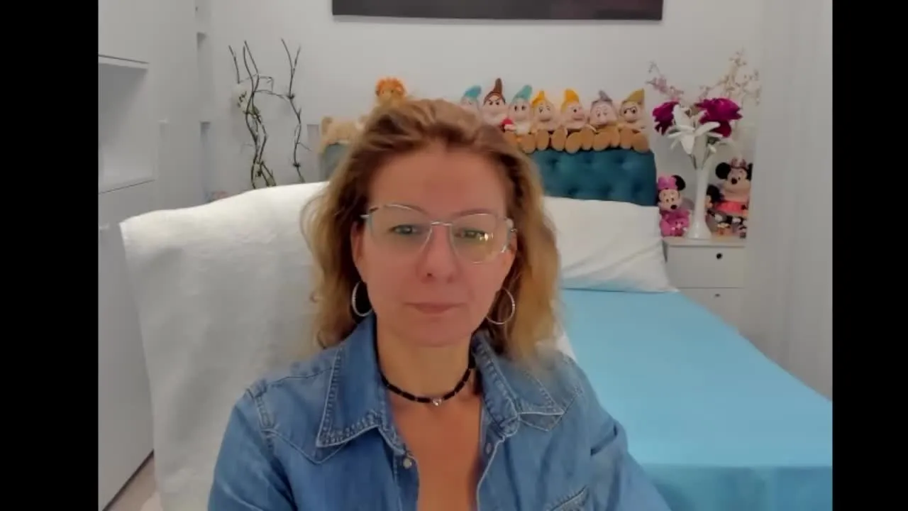 Offline SalomeJade on Streamray