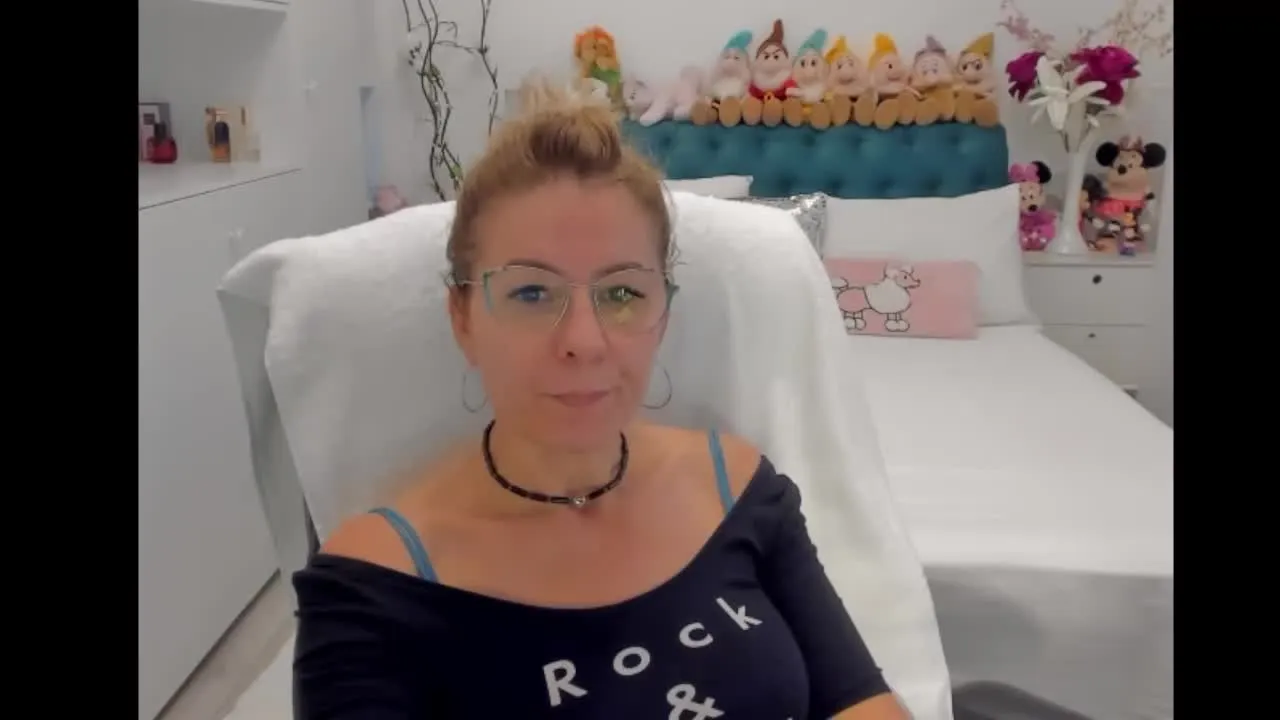 Offline SalomeJade on Streamray