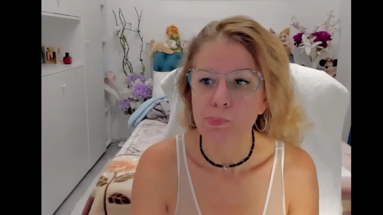 Offline SalomeJade on Streamray