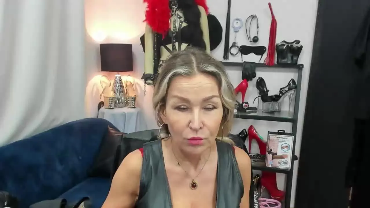 Offline smileCRYSTAL on Streamray