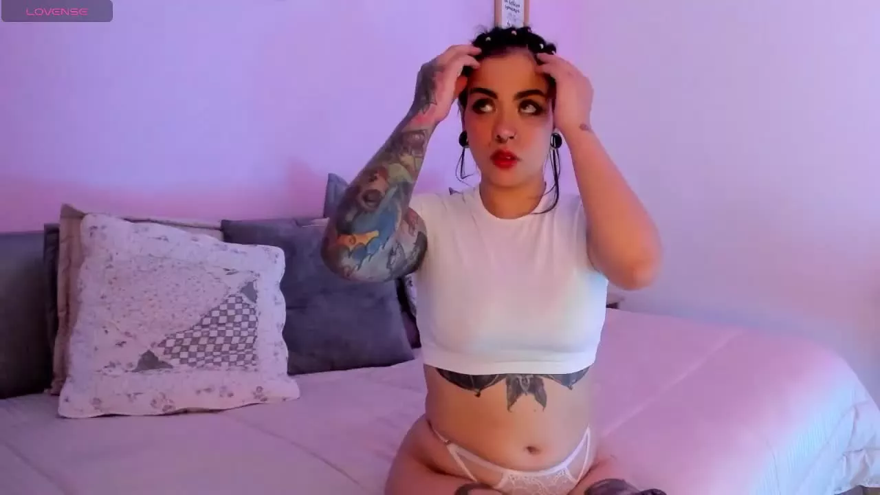 Offline Succubus_Dolly on Streamray