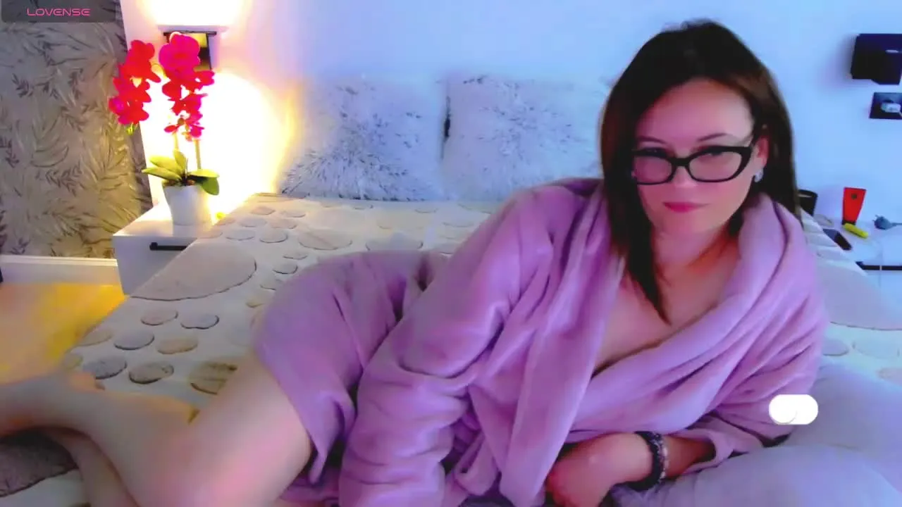 Offline SuperHotGirl1 on Streamray