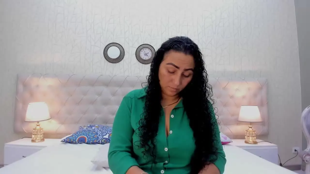 Offline VaniaRose on Streamray