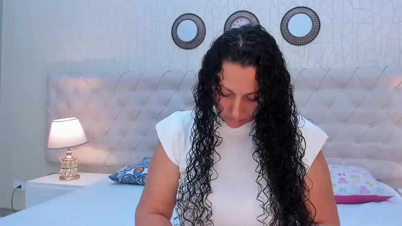 Offline VaniaRose on Streamray