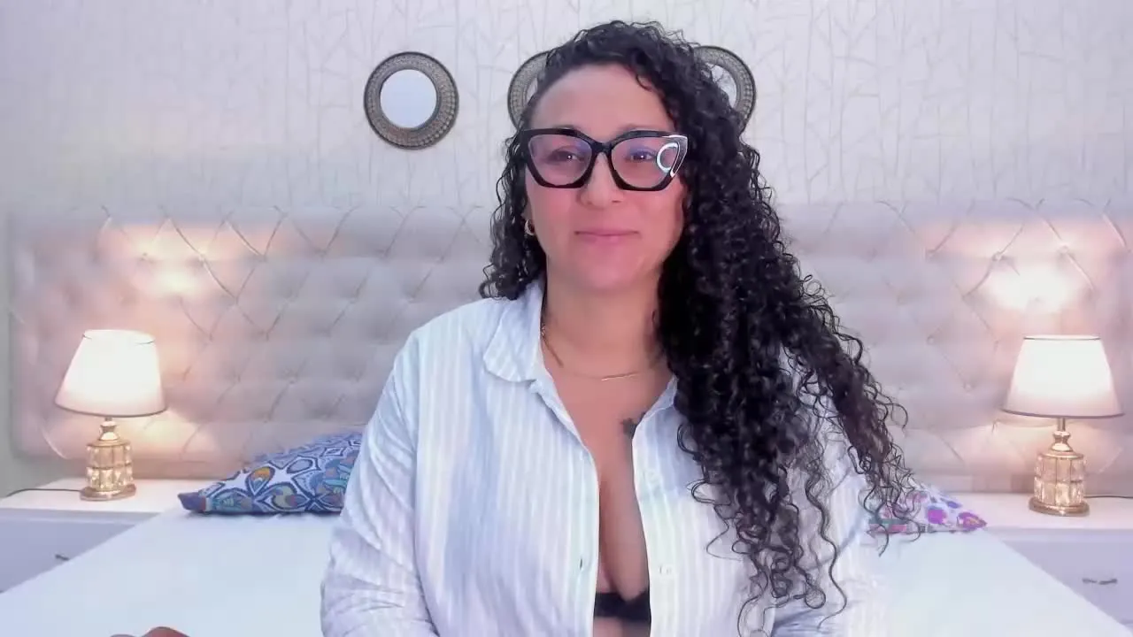 Offline VaniaRose on Streamray