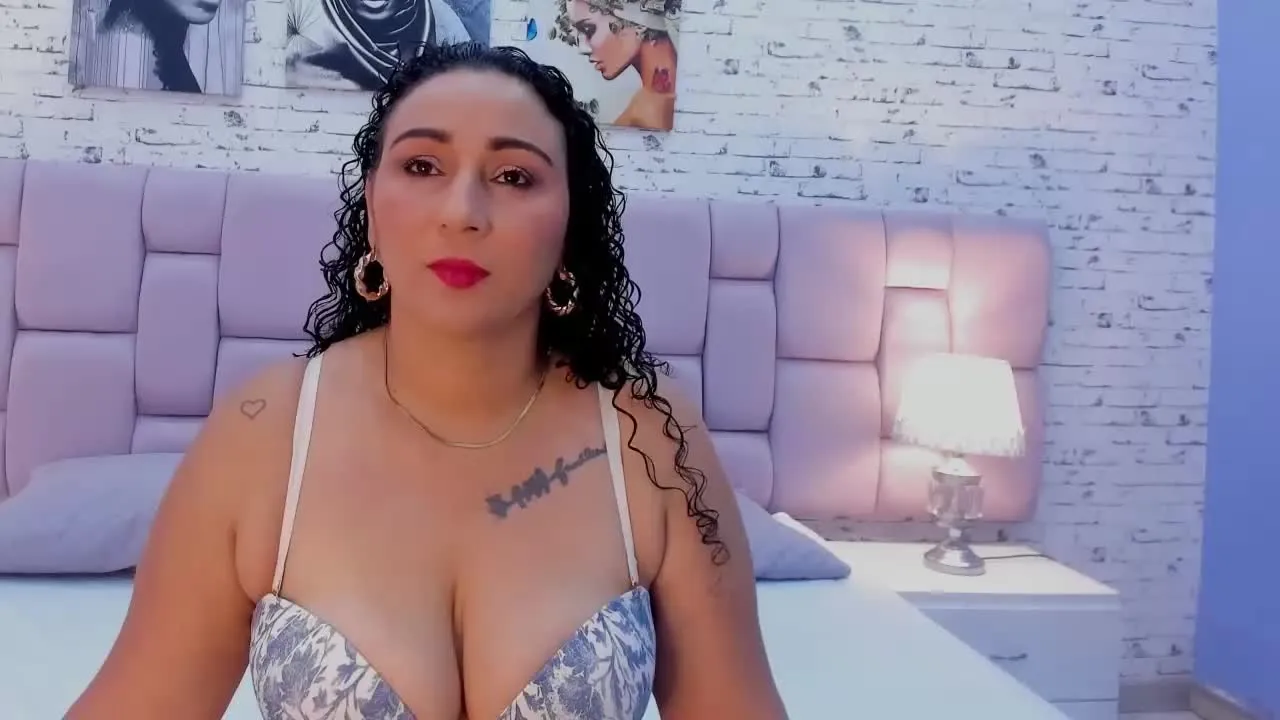 Offline VaniaRose on Streamray