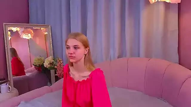 4example_Chloe from StripChat is Freechat