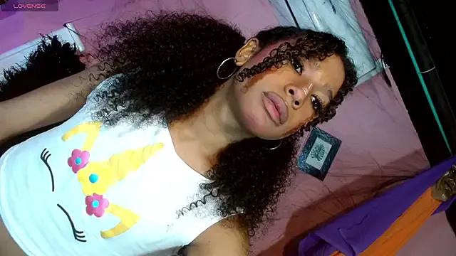 _IsabellaRousse from StripChat is Freechat