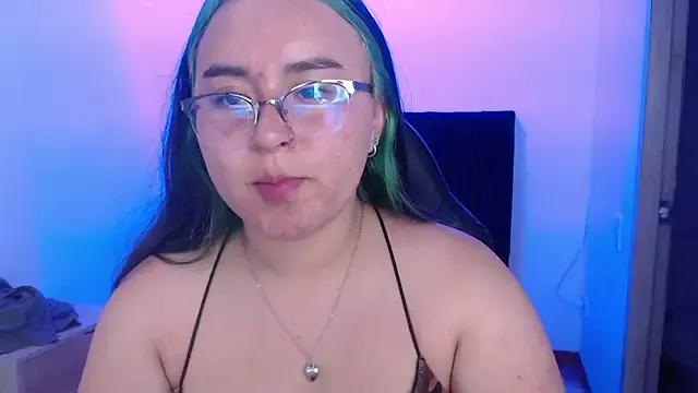 _MissMegann from StripChat is Freechat
