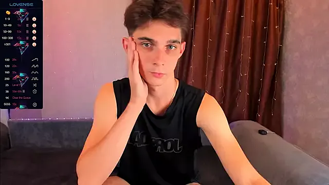 Freechat Aaron_Boom on StripChat