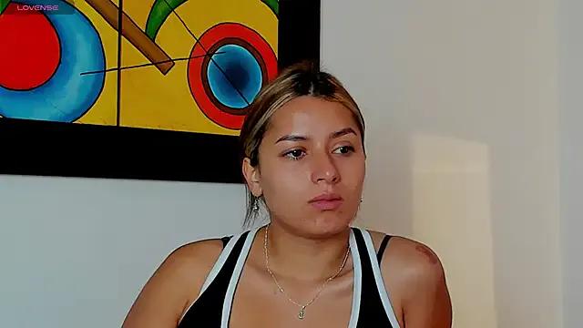 abella-lemus from StripChat is Freechat