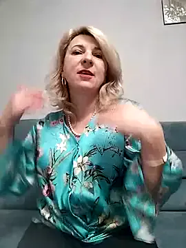 Freechat AhlyssaLove1155 on StripChat