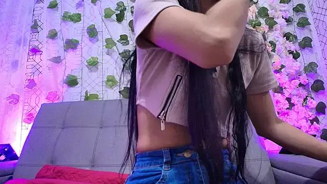 alana_lopezz from StripChat is Freechat