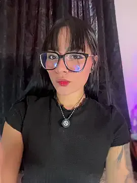 Group AlannaDollx on StripChat