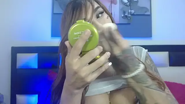 Freechat alejadolly on StripChat