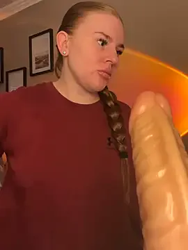 Freechat alexababy on StripChat