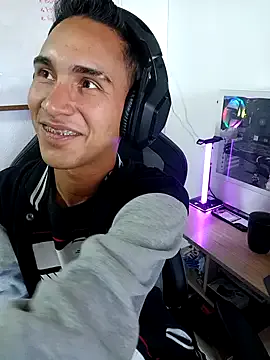 Freechat Alexmillers on StripChat