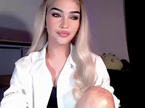 Alicegreenexx from StripChat is Freechat