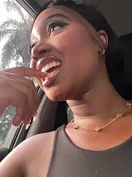 alisonn_moon from StripChat is Freechat