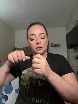 Alyn_moon from StripChat is Freechat