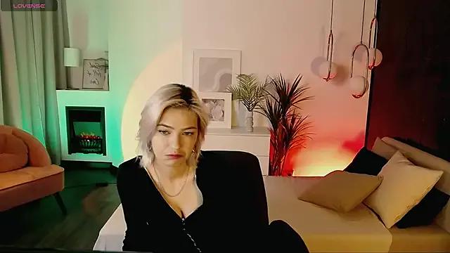 AlysiaSun from StripChat is Freechat