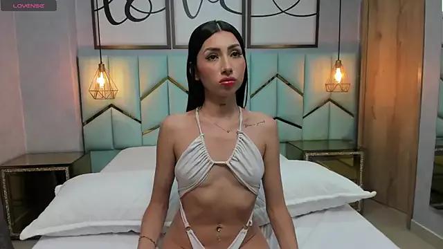 Amely_robiens from StripChat is Freechat
