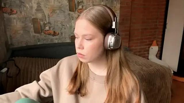 AmiraDehart from StripChat is Freechat