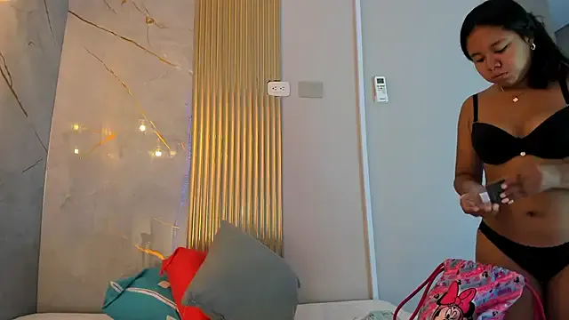 Freechat angie_harmony on StripChat