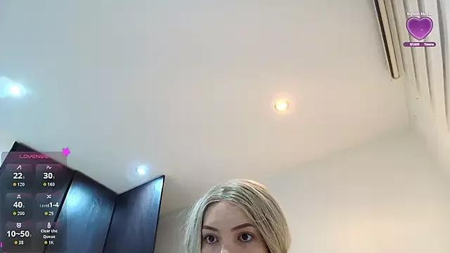 Anna_romanov from StripChat is Freechat