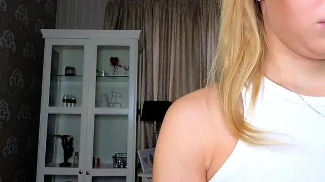 AnneFoxy from StripChat