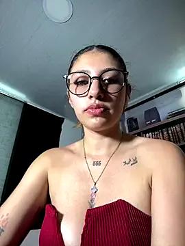 AriaBliss- from StripChat is Freechat