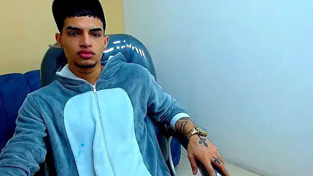 ariess_king from StripChat is Freechat