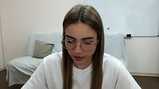 aSingleOne from StripChat is Freechat