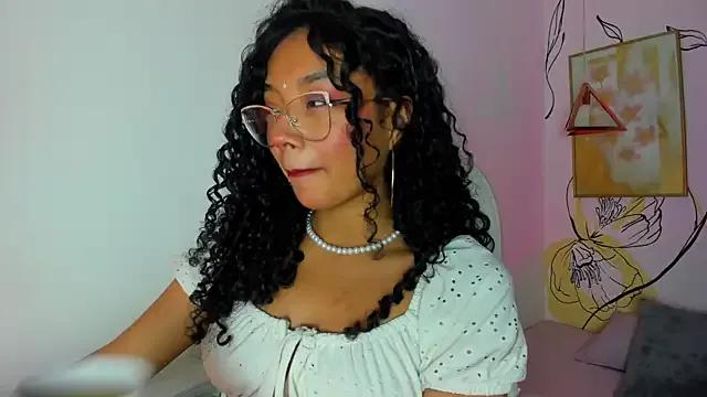 AuroraBlisss from StripChat is Freechat