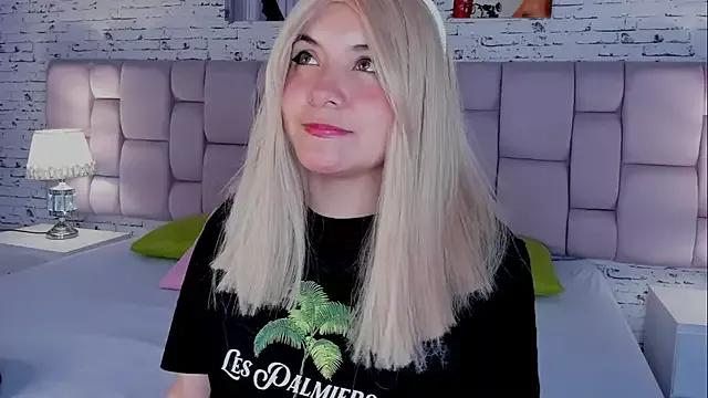 AzuldeVille from StripChat is Freechat