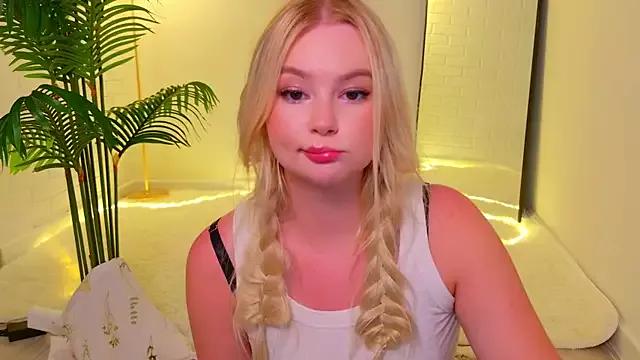 baby_lianaa from StripChat is Freechat