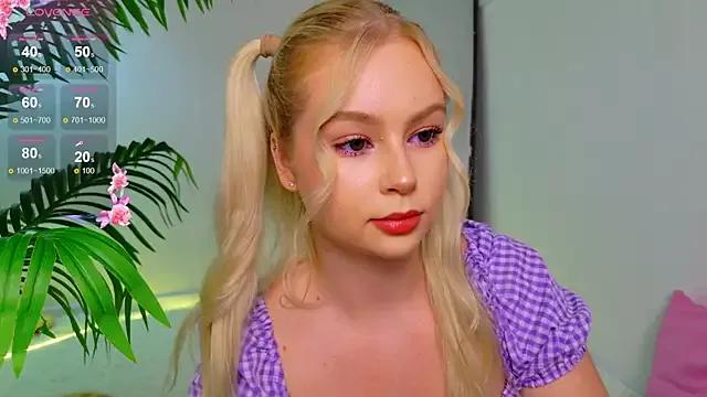 baby_lianaa from StripChat is Freechat