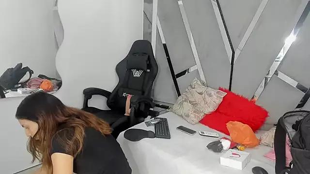 bella-ht from StripChat